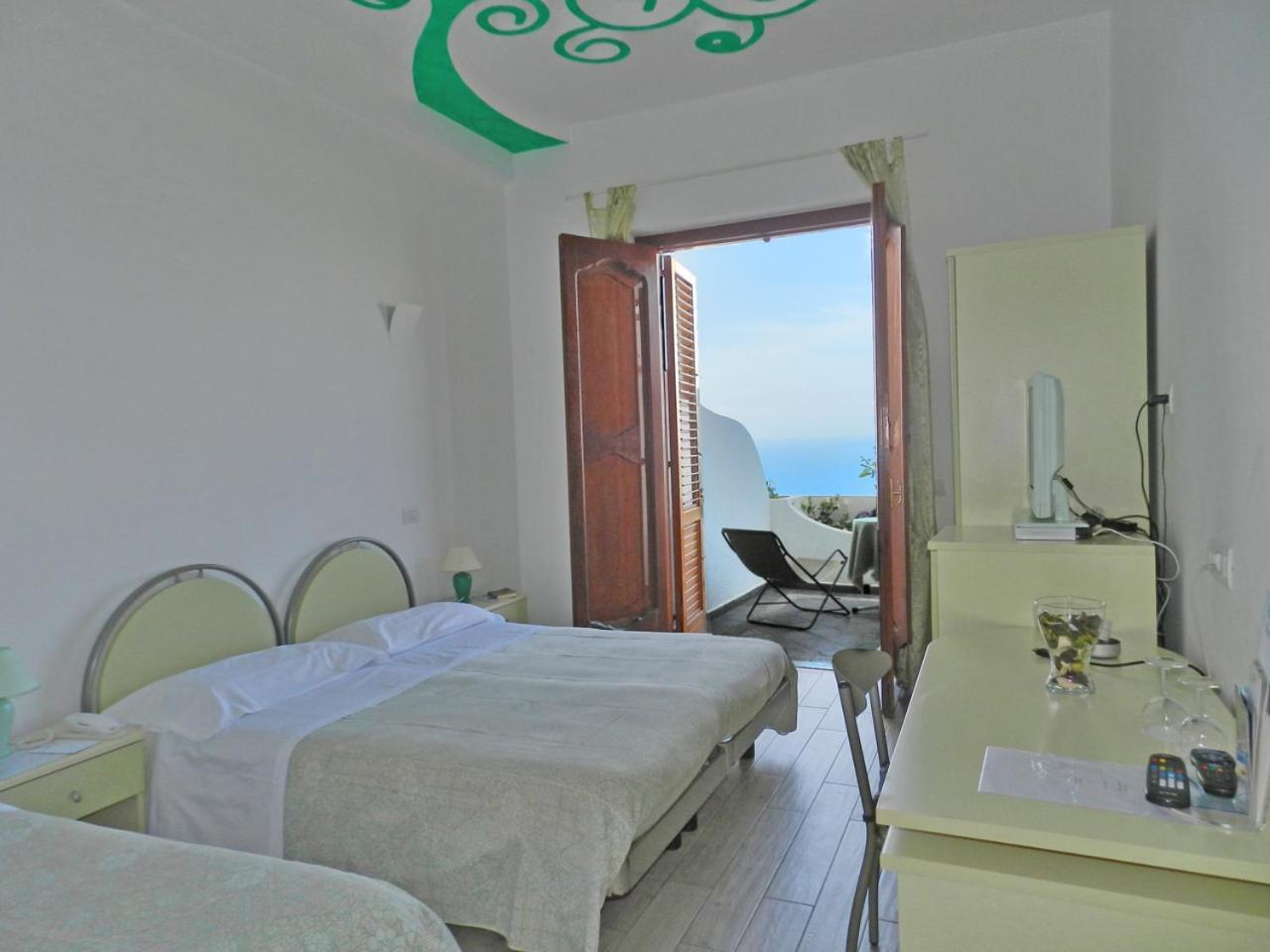 Hotel Holiday Praiano Exterior foto